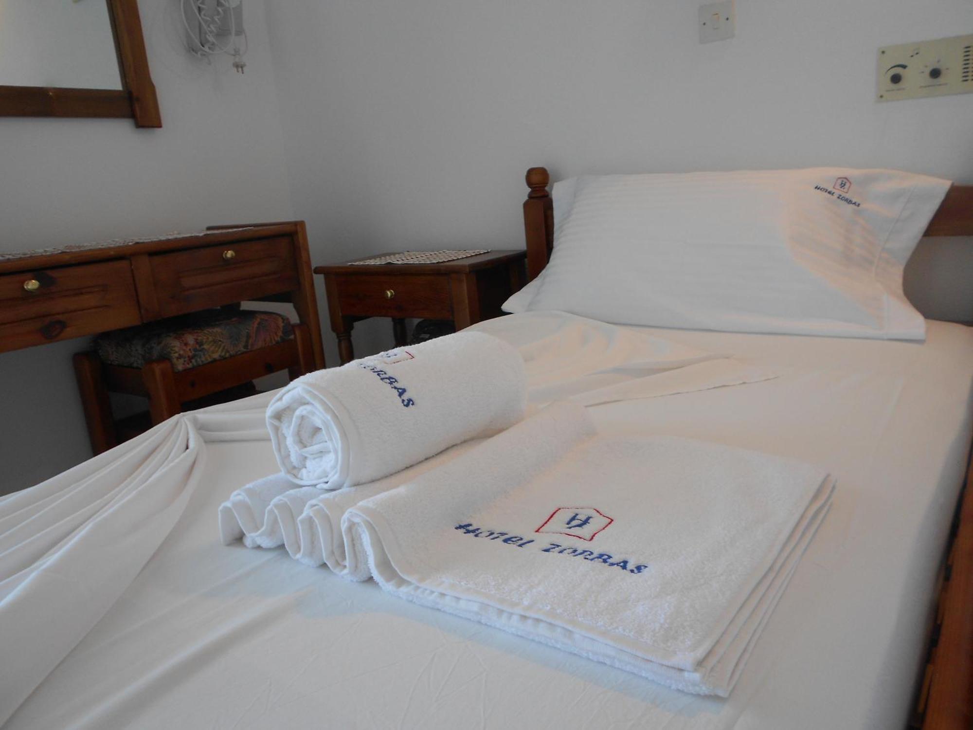 Zorbas Hotel Піфагорея Номер фото